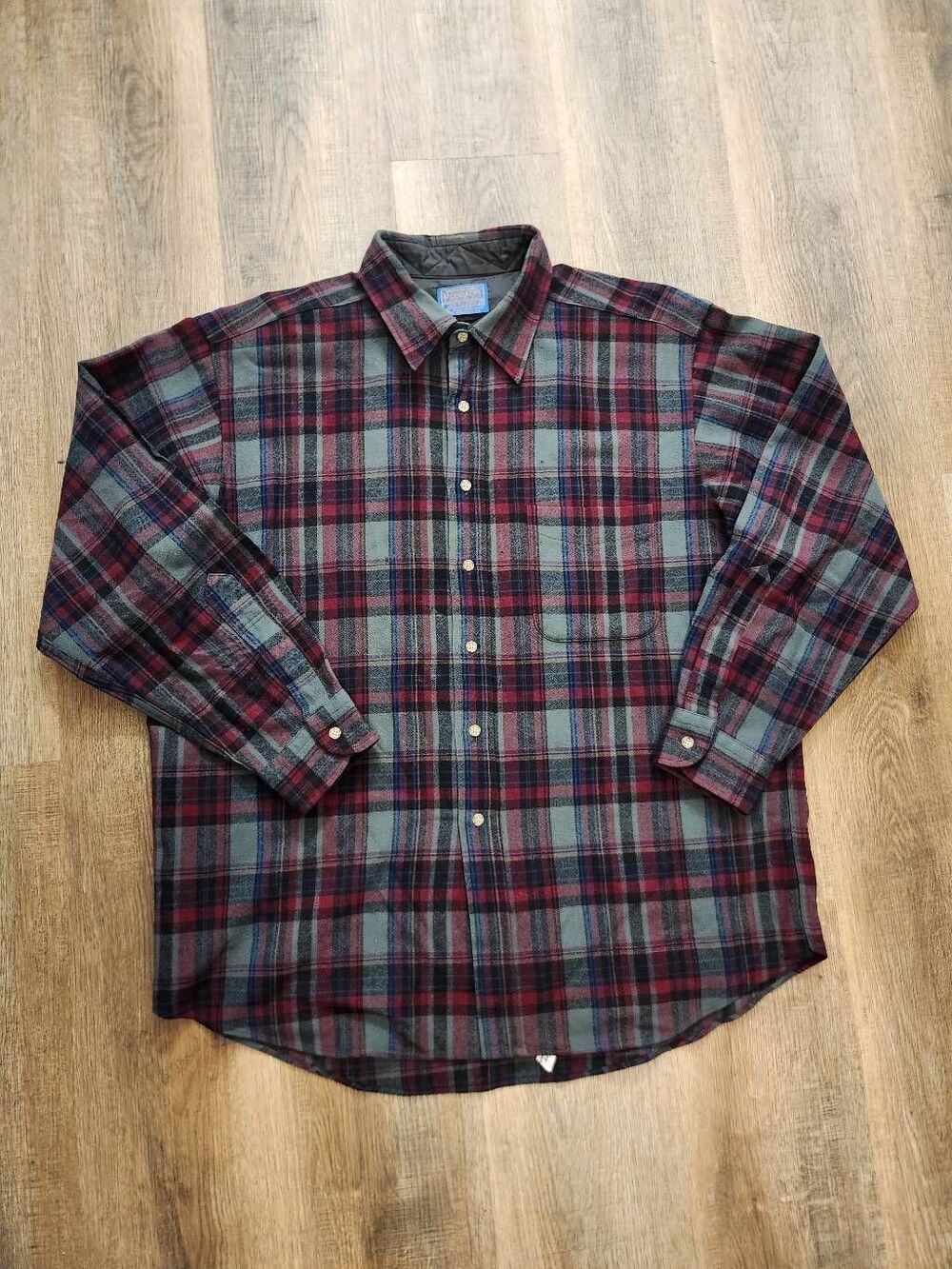 Pendleton Wool Made in USA Plaid Flannel Button up shirt Men's XL chest Pocket**